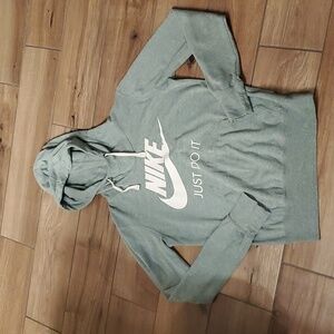 Nike lightweight hoodie size small. Excellent condition.